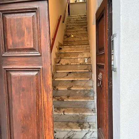 Via Naxos 127